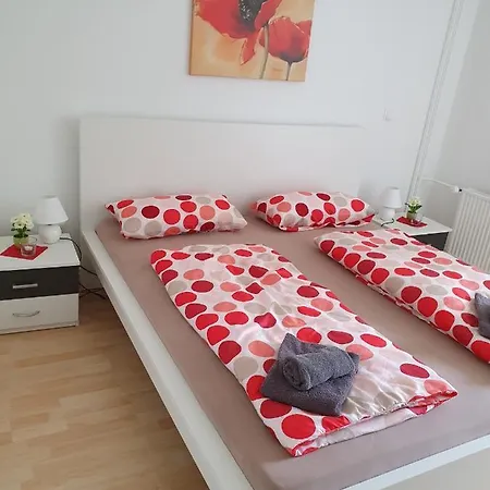 Apartment 3 Altbau Mit Balkon In Og3 Rechts *