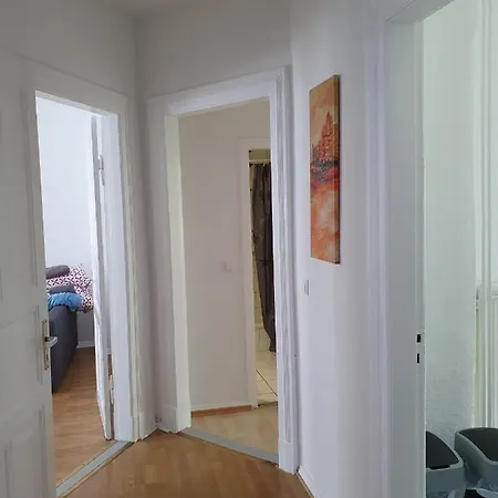 Apartman 3 Altbau Mit Balkon In Og3 Rechts *